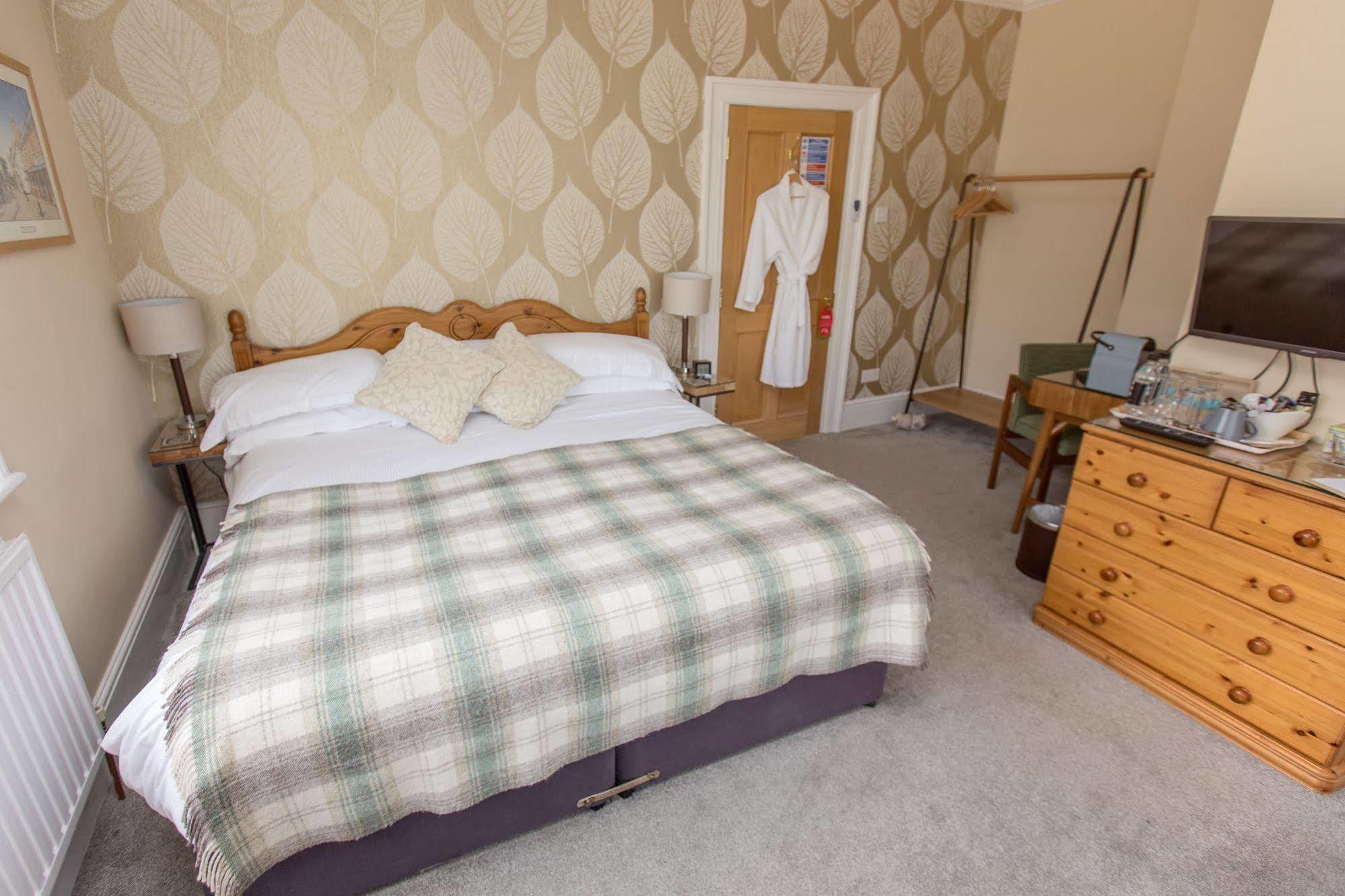 The Maples Bed and Breakfast Hythe  Buitenkant foto