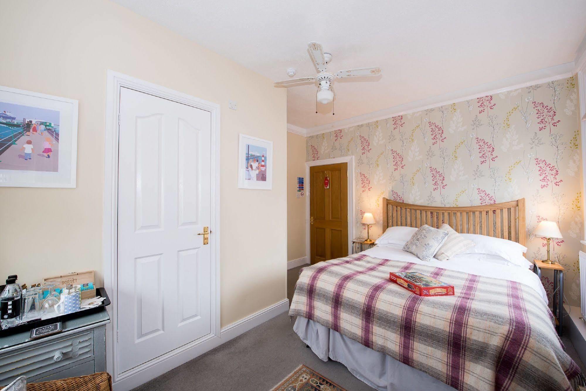 The Maples Bed and Breakfast Hythe  Buitenkant foto