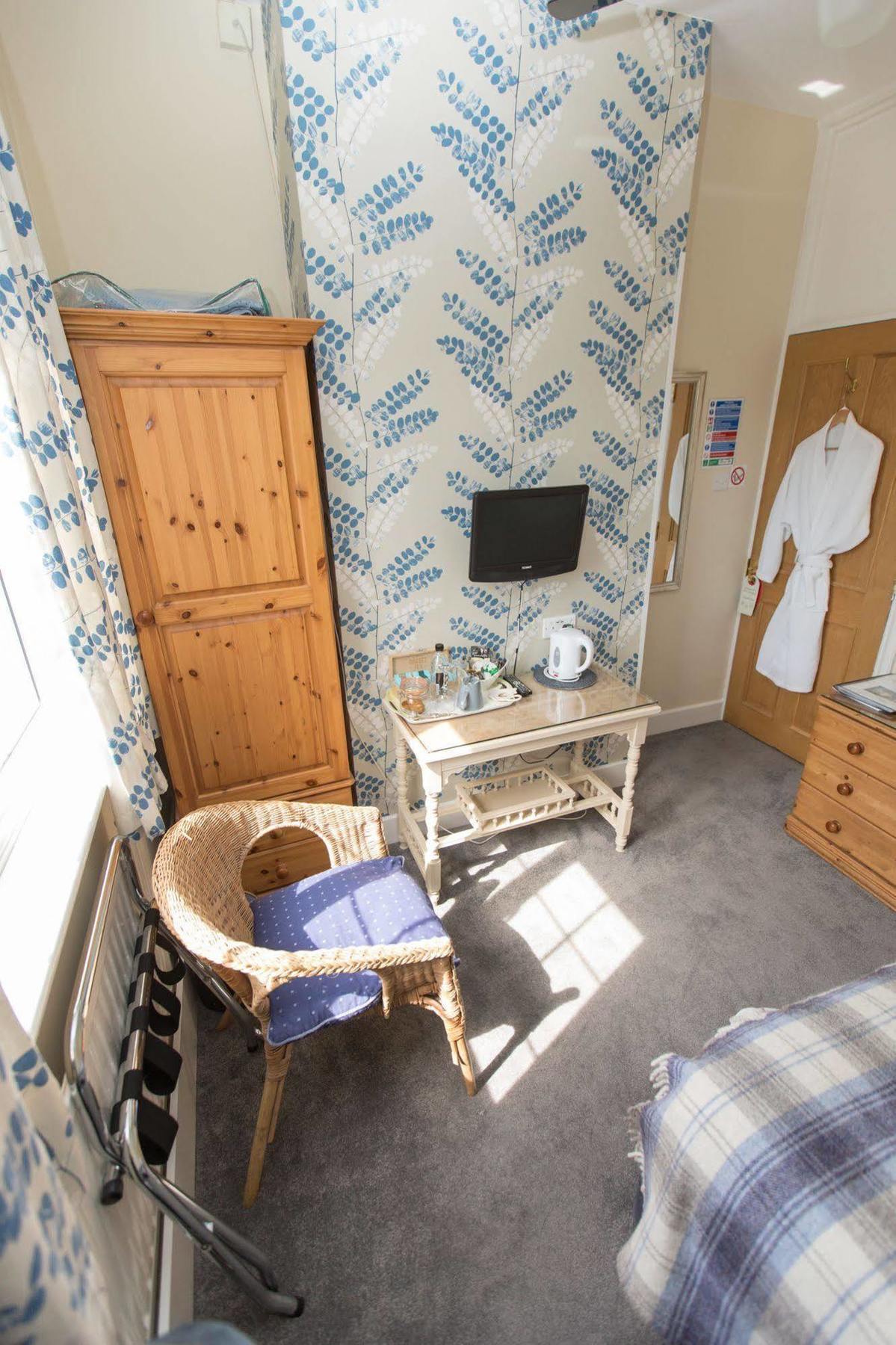 The Maples Bed and Breakfast Hythe  Buitenkant foto